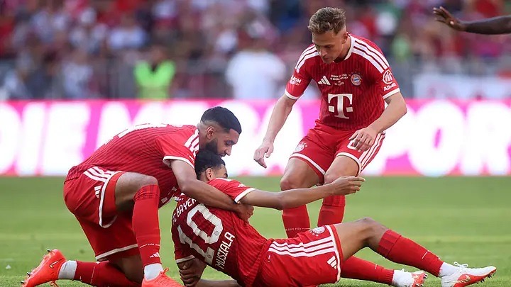 Jamal Musiala se desploma durante amistoso y enciende las alarmas en el Bayern