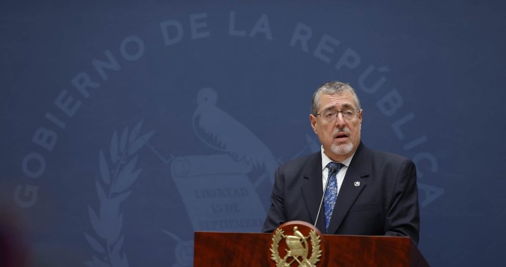 Bernardo Arévalo ocupa el penúltimo lugar en aprobación presidencial de Latinoamérica