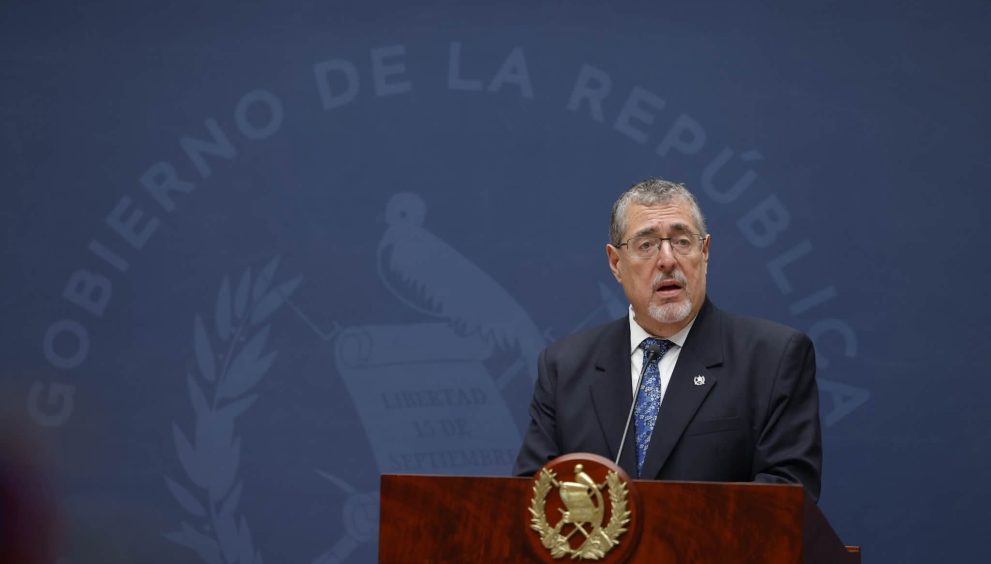 Bernardo Arévalo ocupa el penúltimo lugar en aprobación presidencial de Latinoamérica