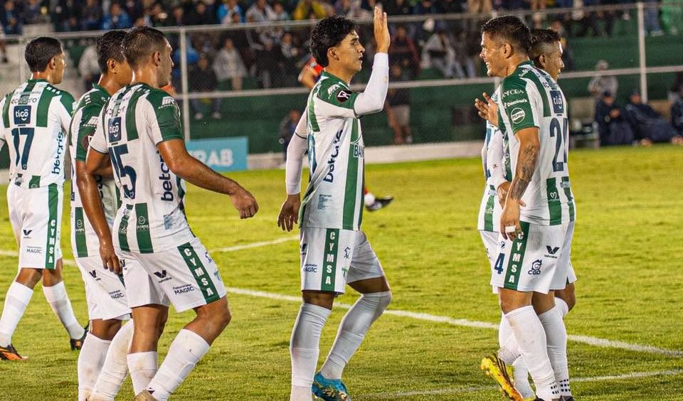 Antigua golea a Xelajú MC y asume el liderato en la fecha 15