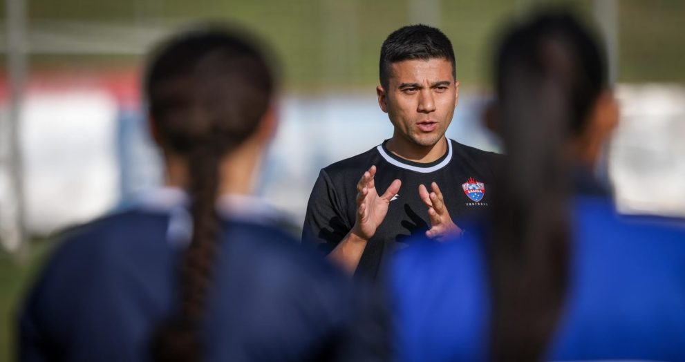FIFA destaca al guatemalteco Juan José Chang, quien dirigirá a Samoa en su segundo Mundial Sub-17 Femenino