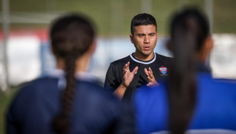 FIFA destaca al guatemalteco Juan José Chang, quien dirigirá a Samoa en su segundo Mundial Sub-17 Femenino