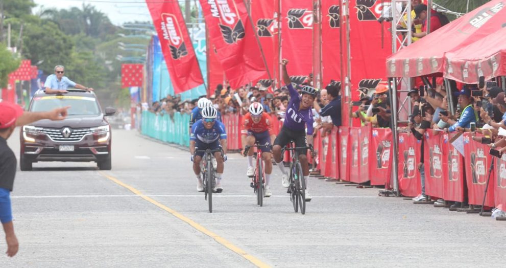 Johan Steven Rubio gana la primera etapa de la Vuelta Ciclística a Guatemala 2026