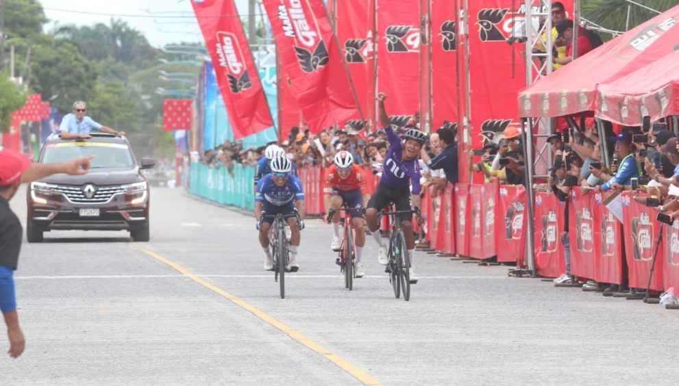 Johan Steven Rubio gana la primera etapa de la Vuelta Ciclística a Guatemala 2026